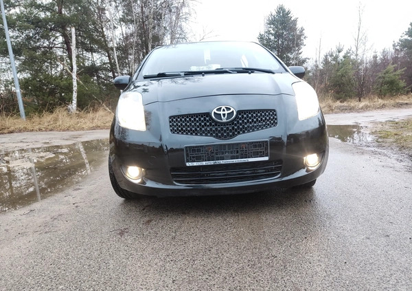 Toyota Yaris cena 17200 przebieg: 157877, rok produkcji 2006 z Kazimierz Dolny małe 631